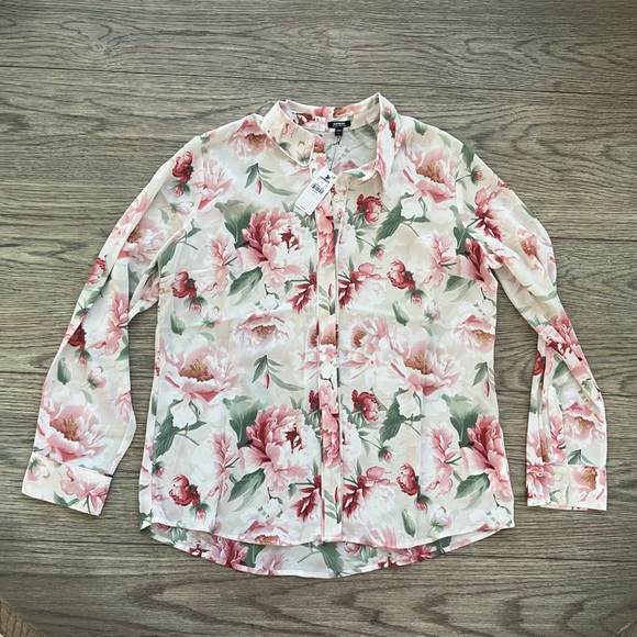 Express Relaxed Floral Portofino Blouse - Picture 8 of 8
